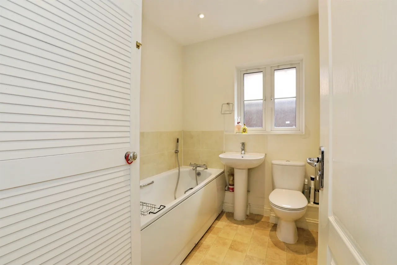 Rascals Close, Southwater, RH13, photo 13