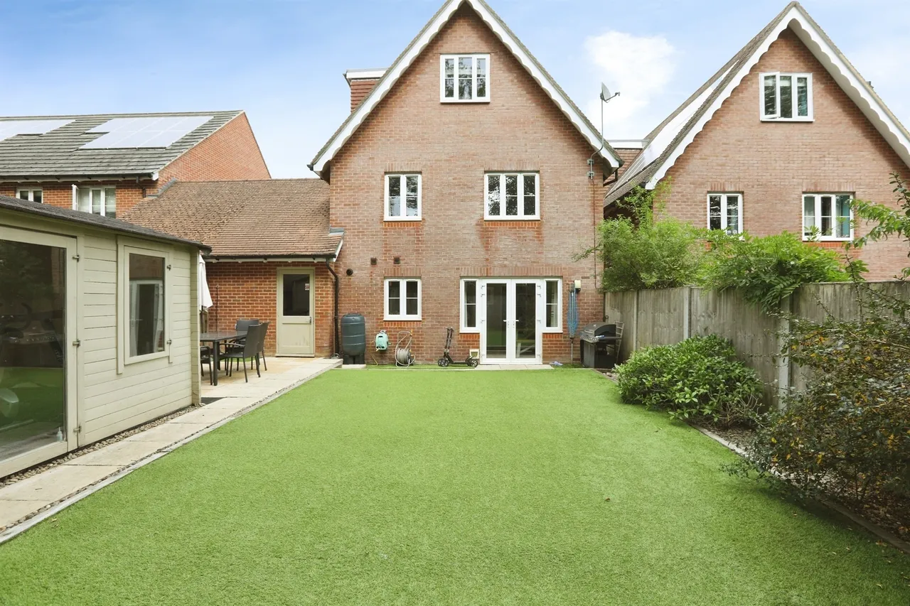 Rascals Close, Southwater, RH13, photo 18