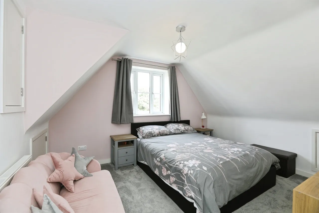 Rascals Close, Southwater, RH13, photo 16