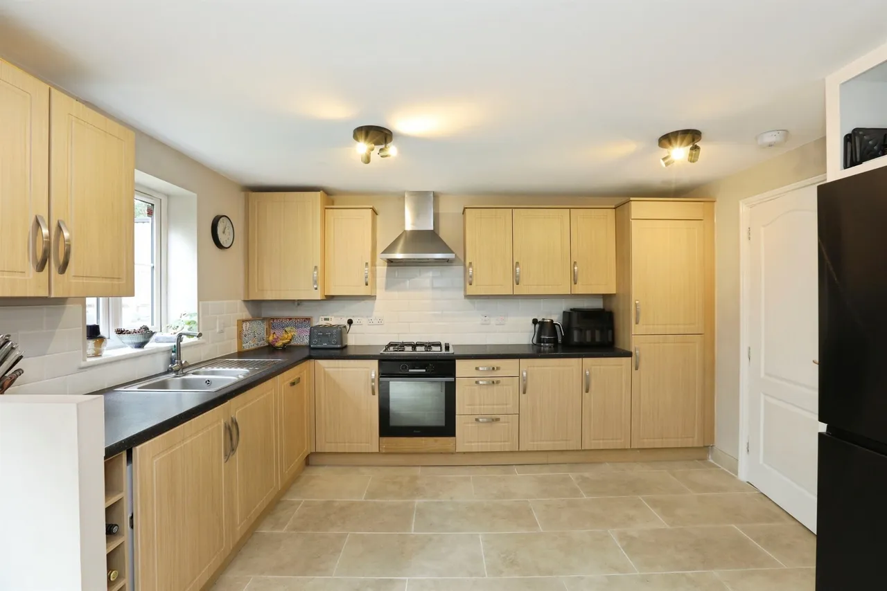 Rascals Close, Southwater, RH13, photo 6