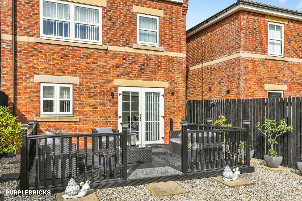 Hall Gardens, Barnsley, S72, photo 14