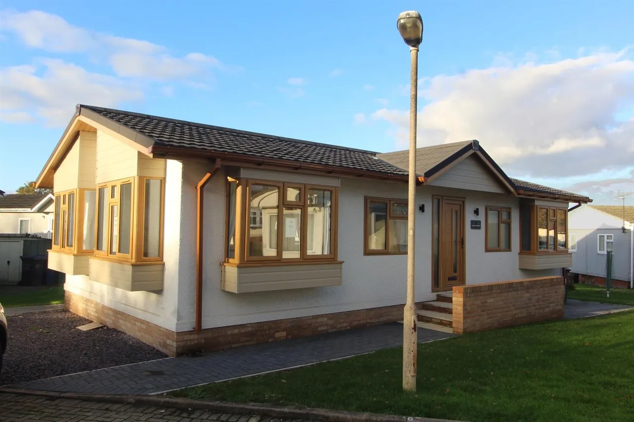 2 bed property for sale — Arkley Park, Barnet EN5 3JQ