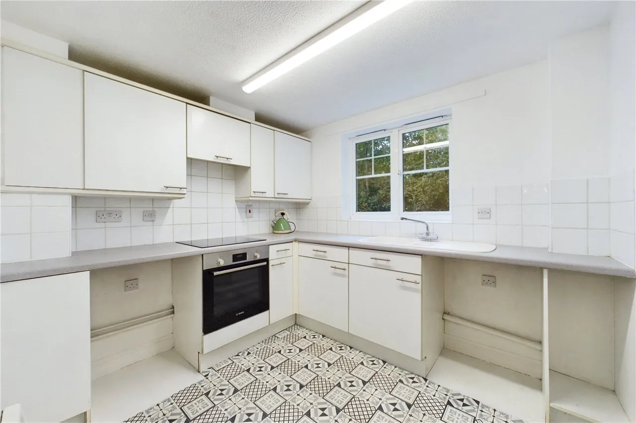 Gould Close, Newbury, RG14, photo 5