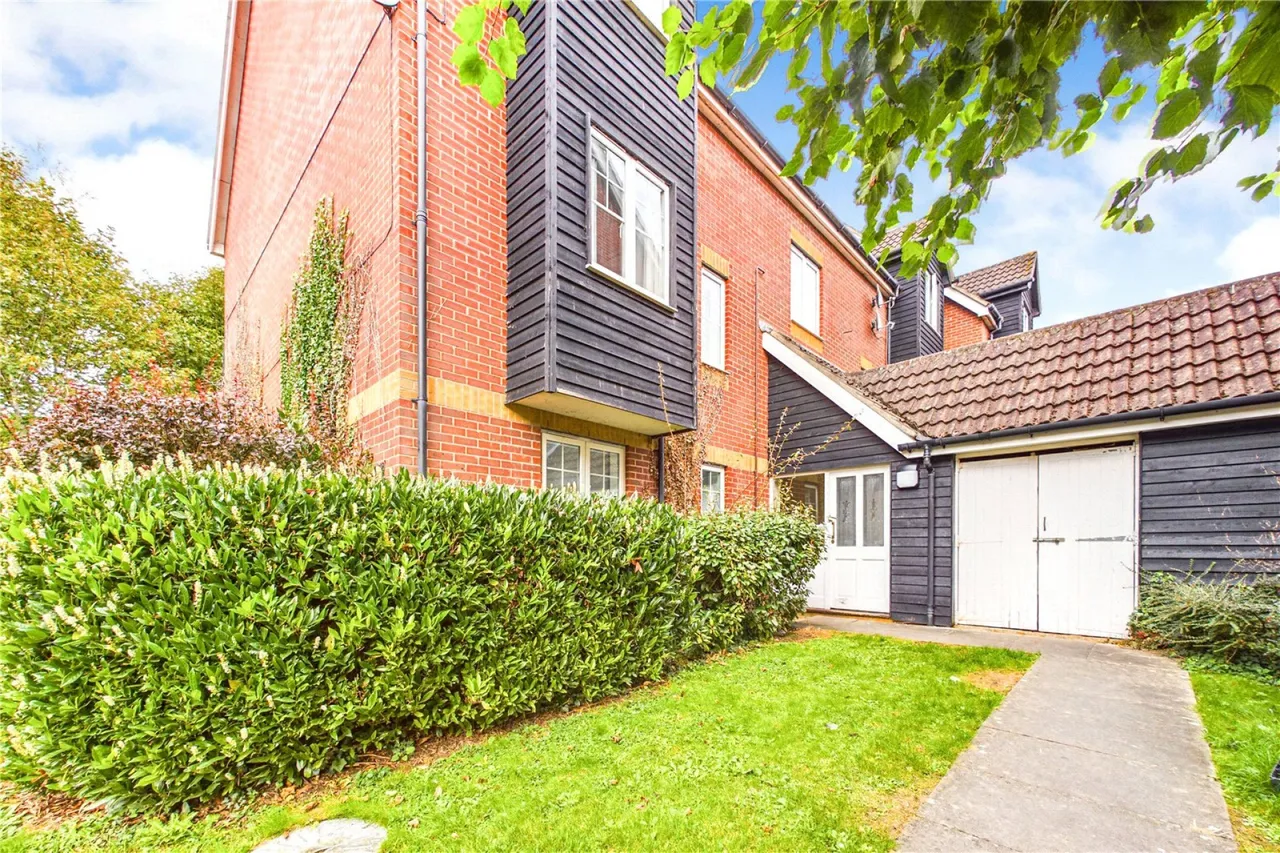 Gould Close, Newbury, RG14, photo 2