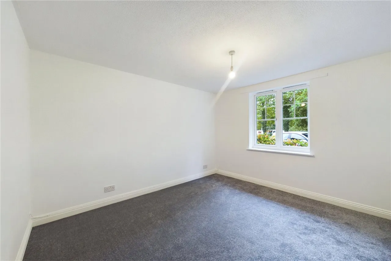 Gould Close, Newbury, RG14, photo 6