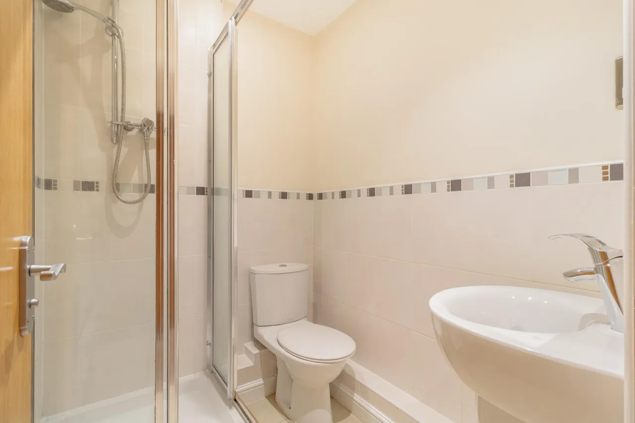 Elmhurst Court, Heathcote Road, photo 3