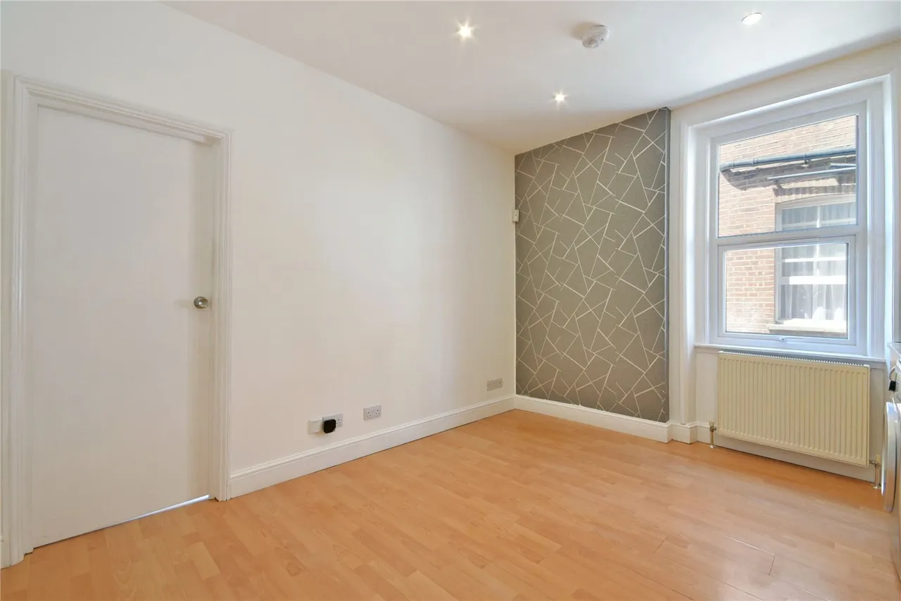 Cricklewood Broadway, Cricklewood, NW2, photo 2