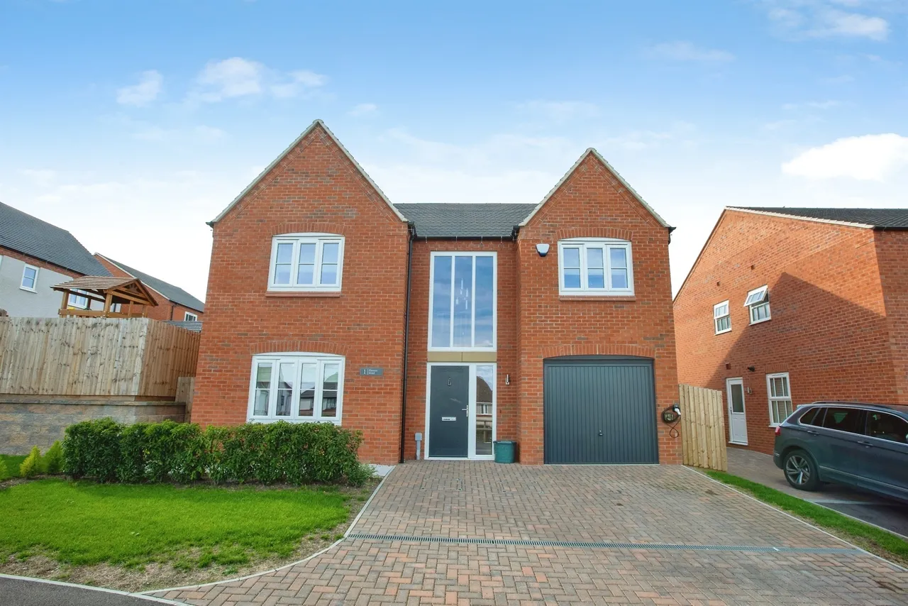 4 bed house for sale, Elmtree Road, Stretton, DE55