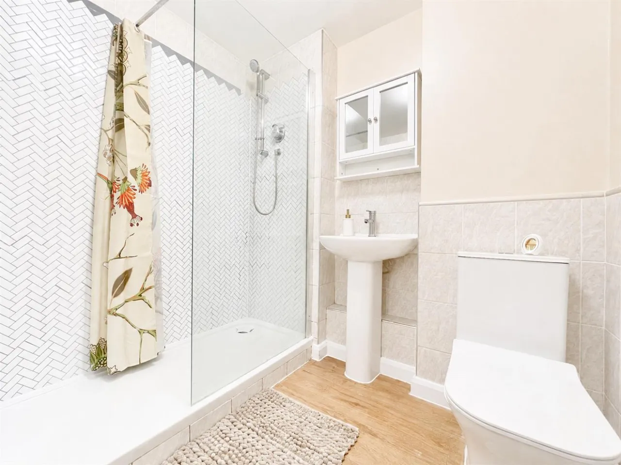 bed Apartment To LetNuffield Court, Heston, TW5, photo 4