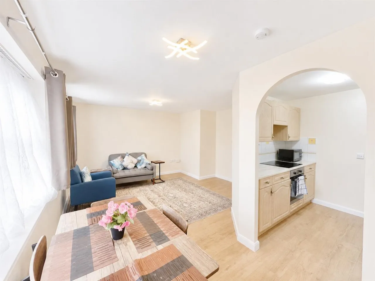 bed Apartment To LetNuffield Court, Heston, TW5, photo 5