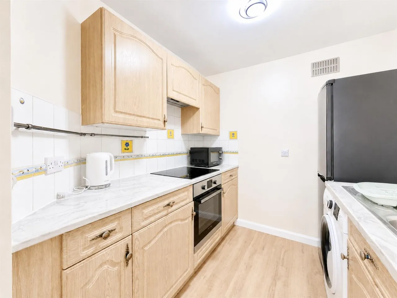 bed Apartment To LetNuffield Court, Heston, TW5, photo 7