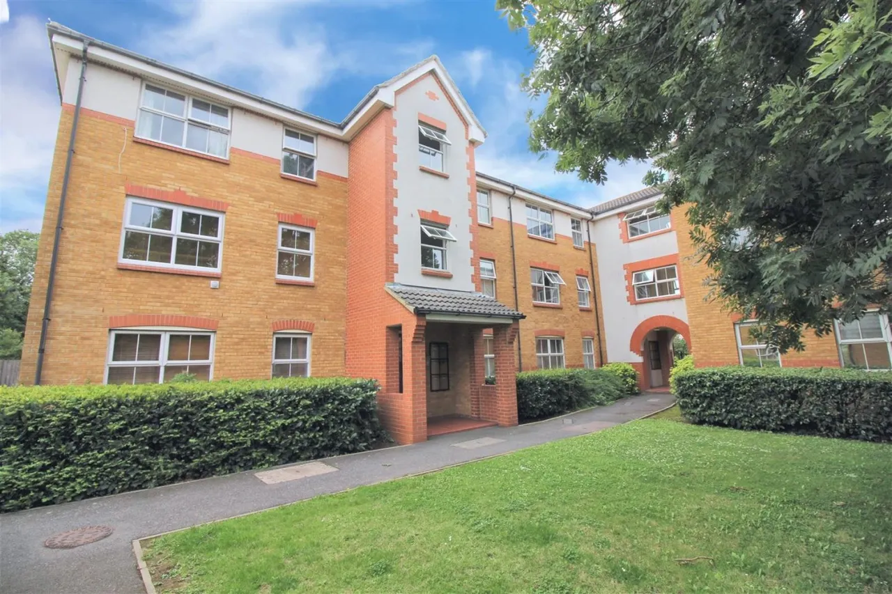 bed Apartment To LetNuffield Court, Heston, TW5, photo 9