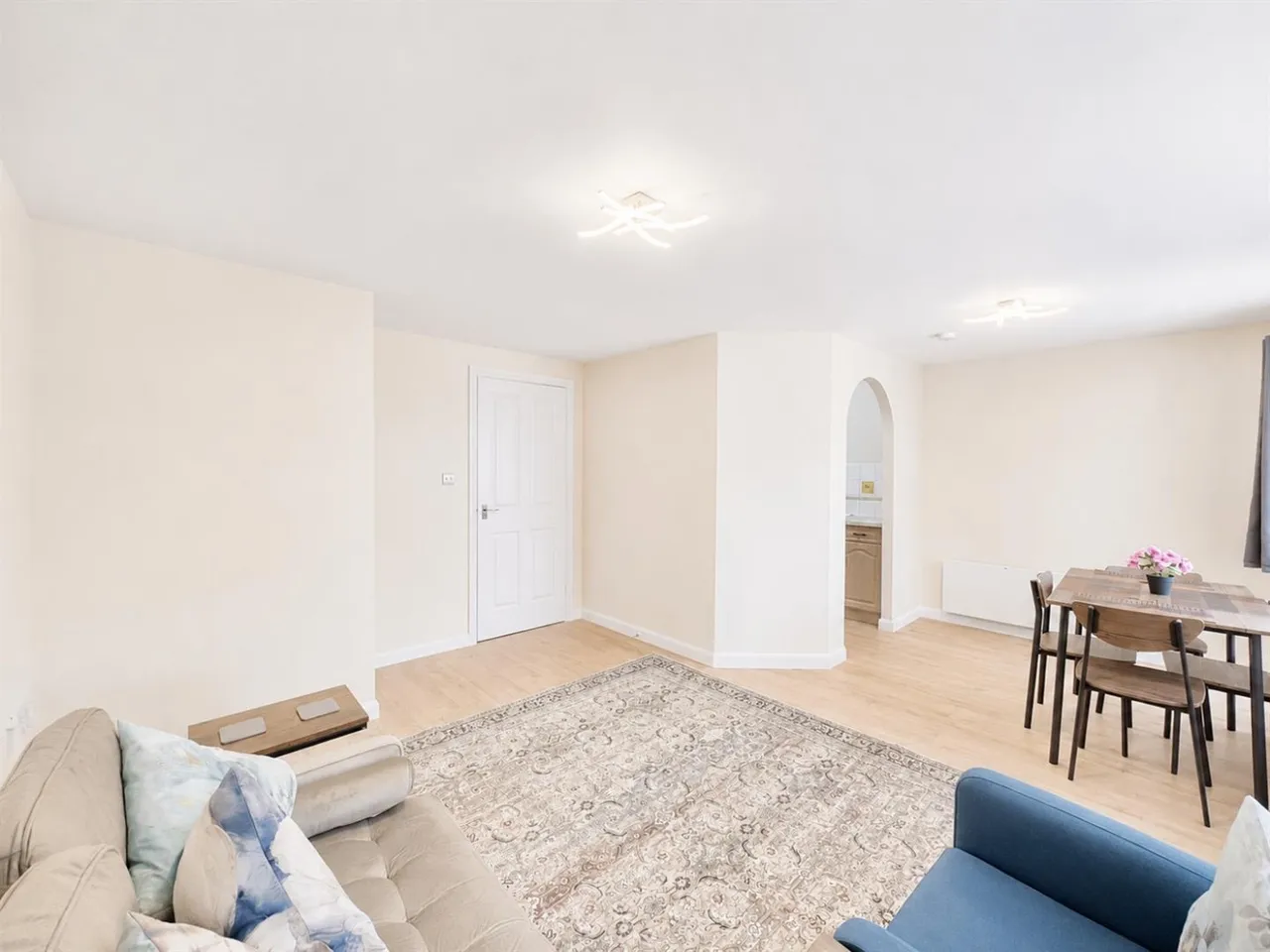 bed Apartment To LetNuffield Court, Heston, TW5, photo 6