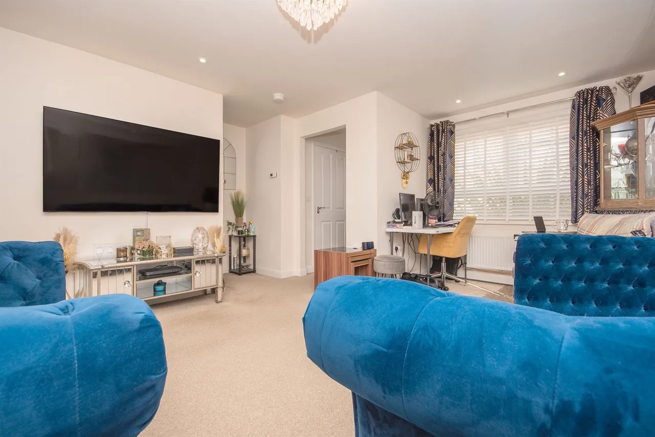 Brockhall Crescent, Kettering, NN15, photo 2