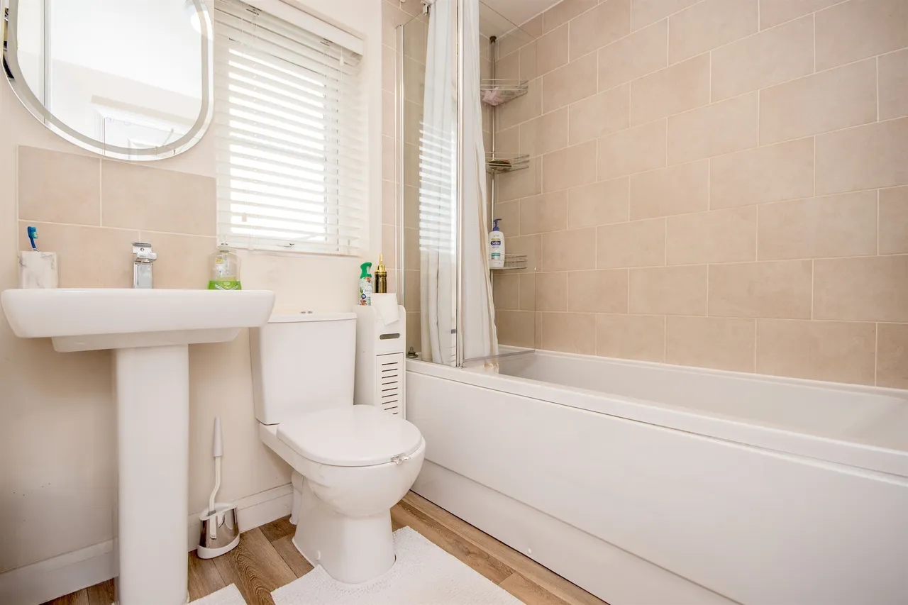 Brockhall Crescent, Kettering, NN15, photo 12