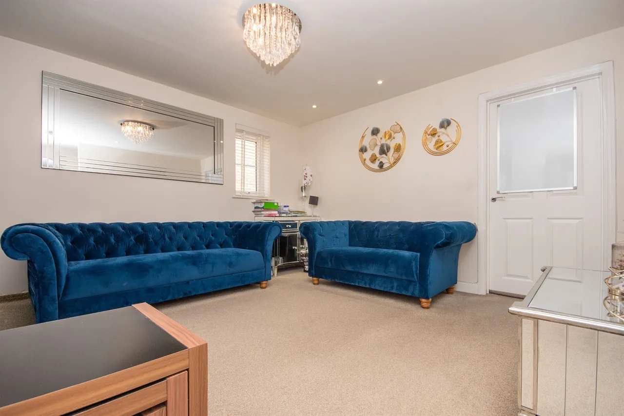 Brockhall Crescent, Kettering, NN15, photo 6