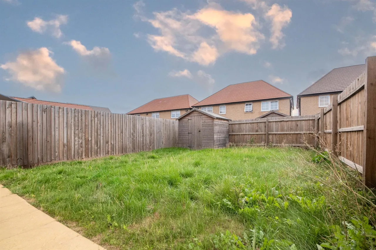 Brockhall Crescent, Kettering, NN15, photo 13