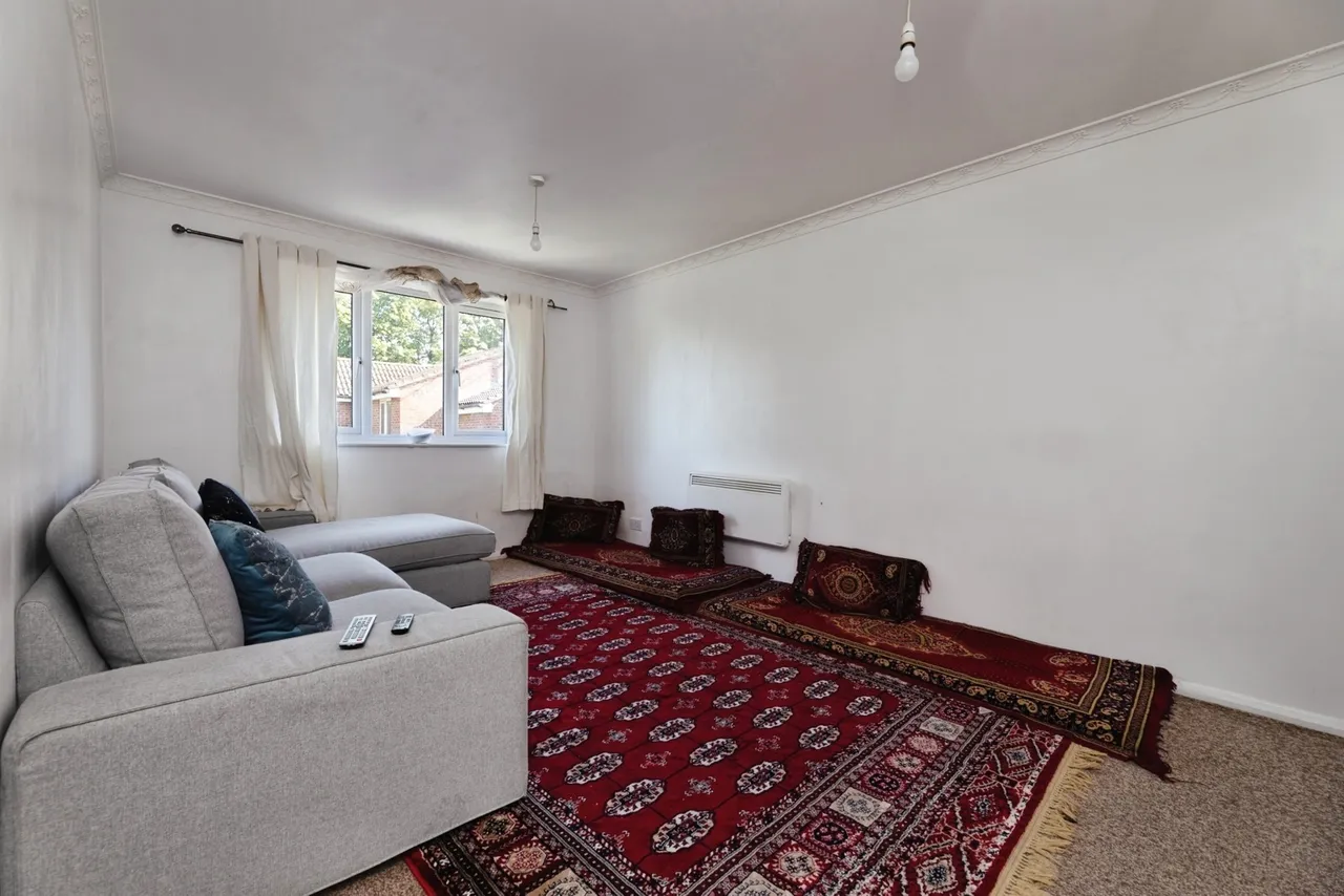 Greenslade Road, Barking, IG11, photo 2