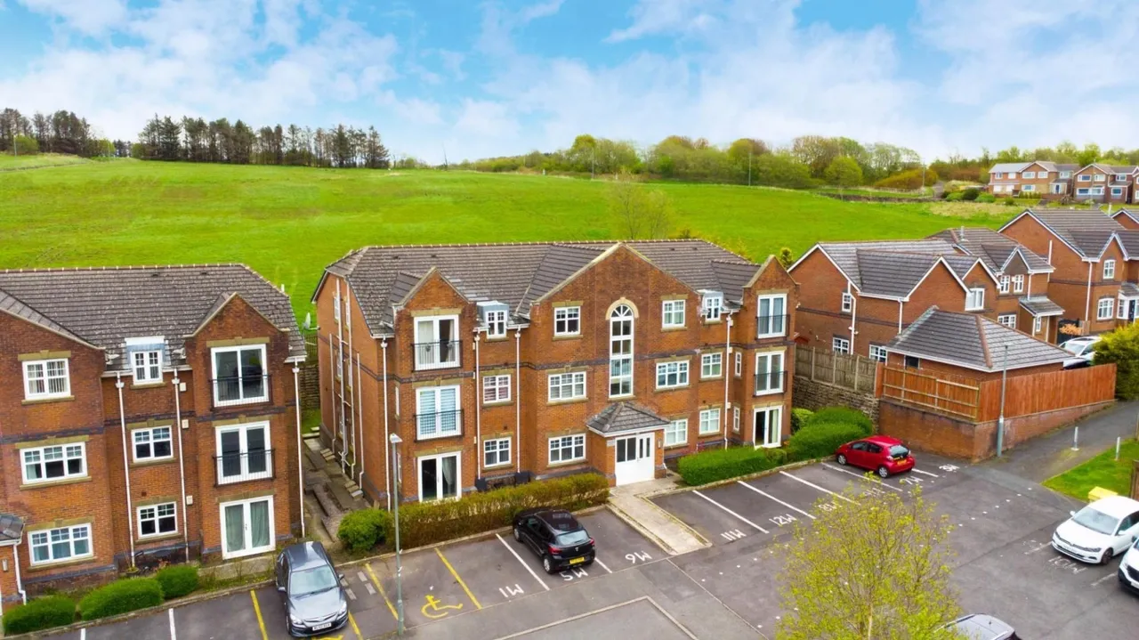 2 bed flat for sale — Marsh House Lane, Darwen