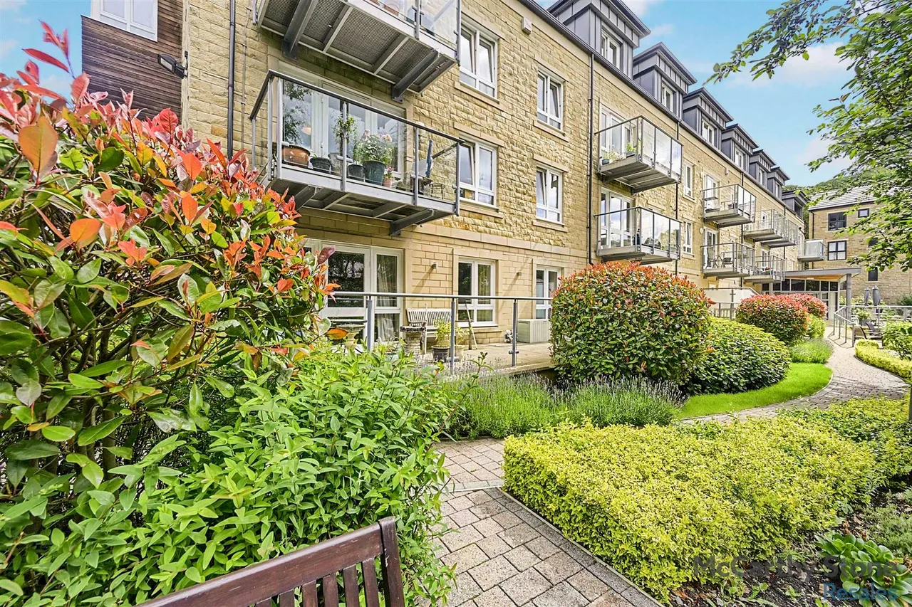 2 bed flat for sale, Victoria Road, Hebden Bridge, HX7