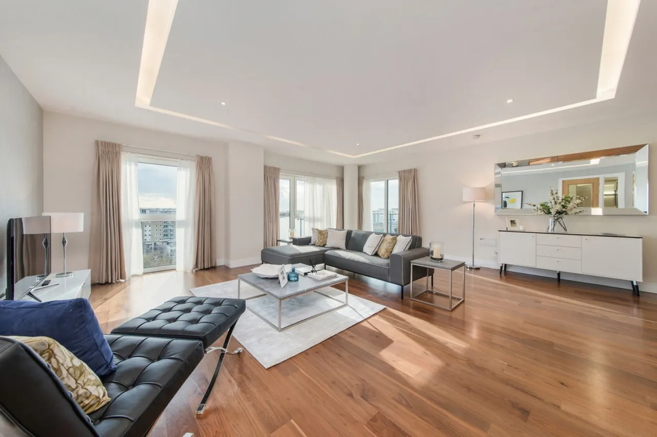 3 bed flat for sale — Spinnaker House, Battersea Reach
