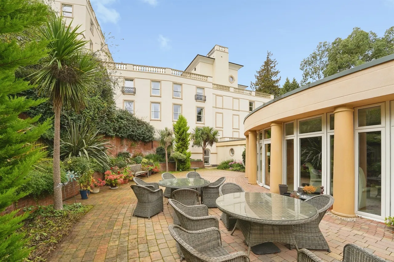 Victoria Road, Malvern, WR14, photo 11