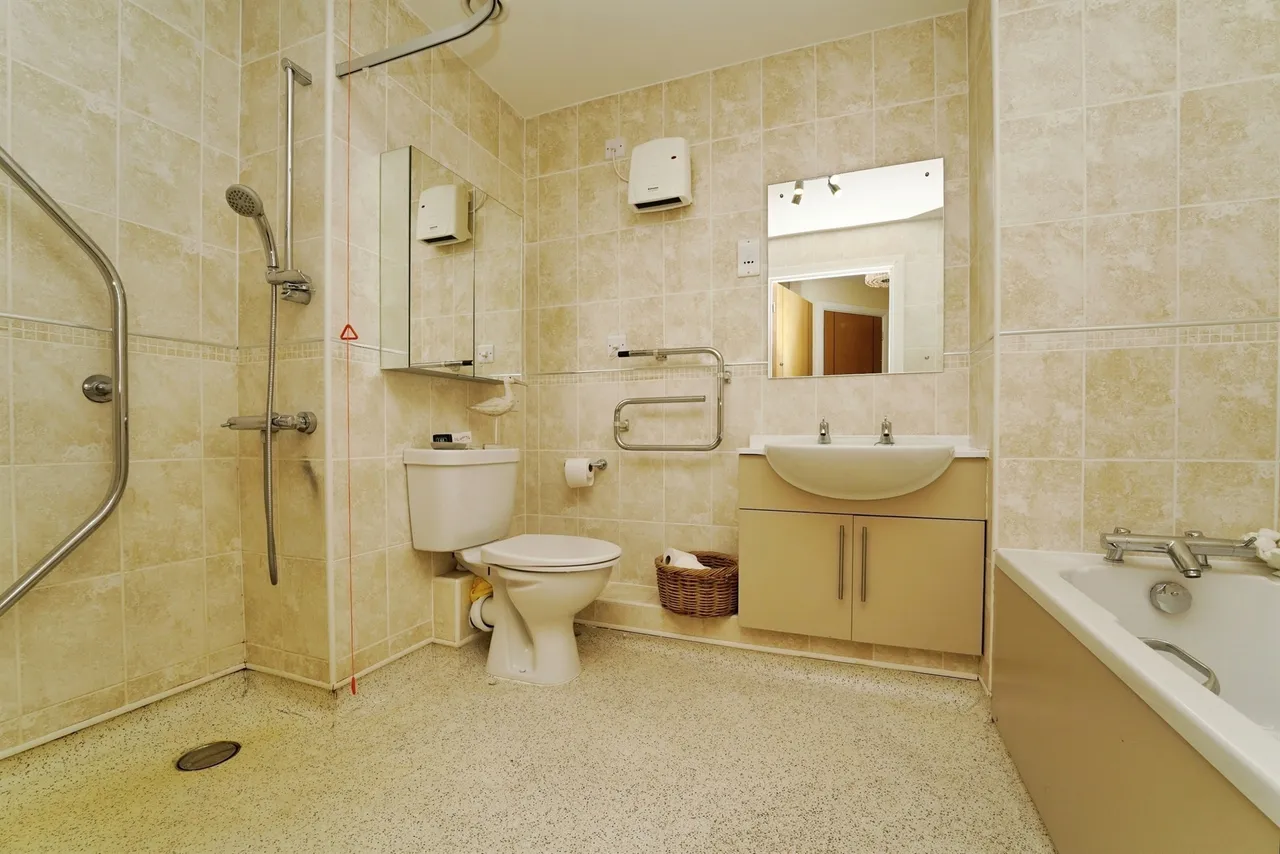 Victoria Road, Malvern, WR14, photo 8