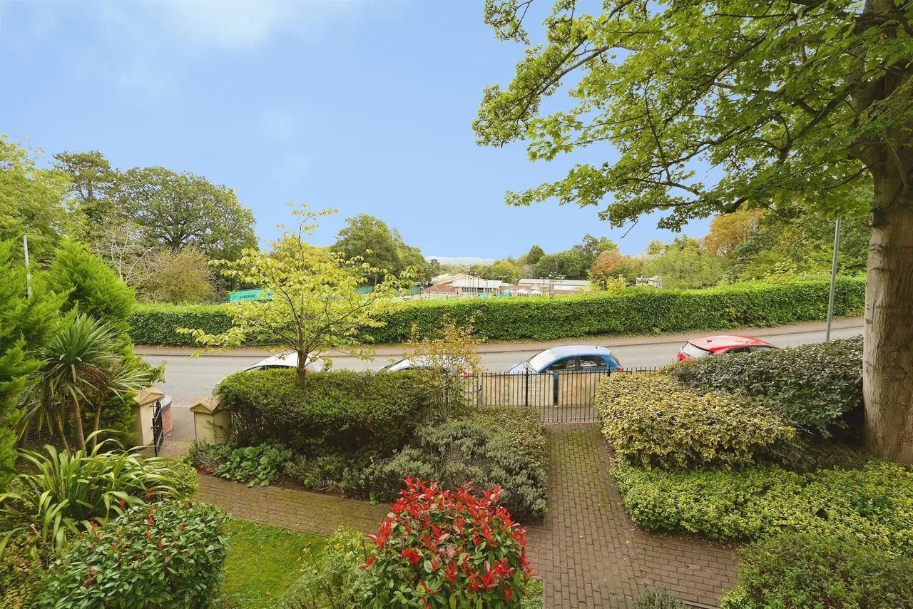 Victoria Road, Malvern, WR14, photo 4