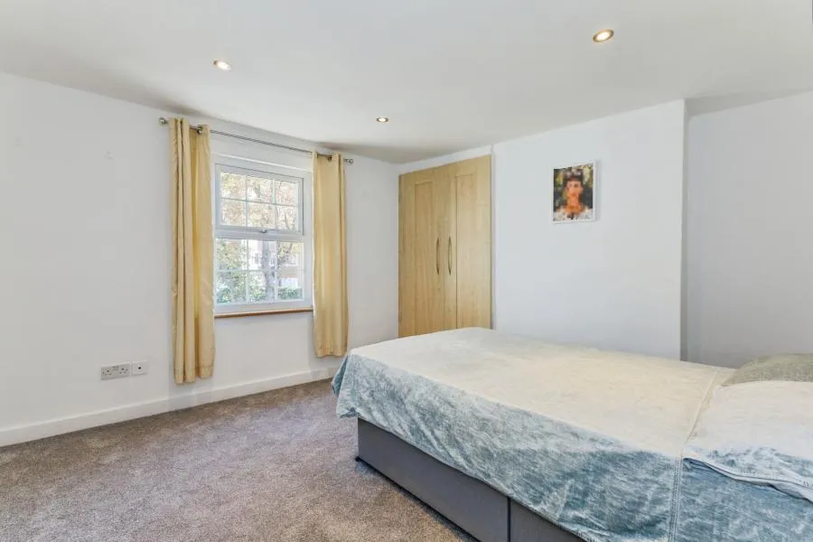 Brighton Road, Surbiton, KT6, photo 12