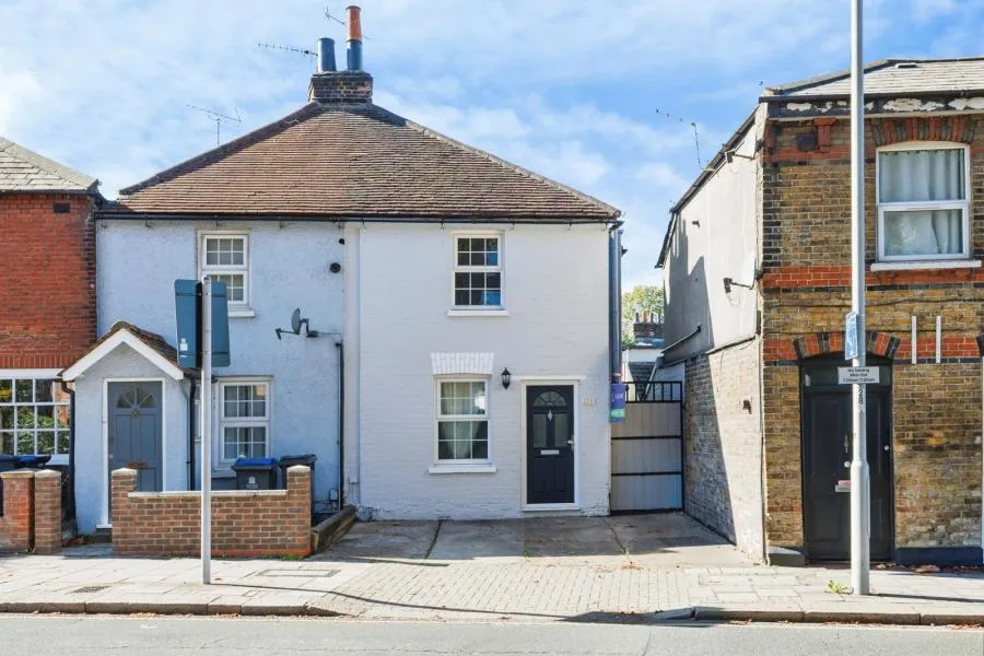 2 bed house to rent, Brighton Road, Surbiton, KT6