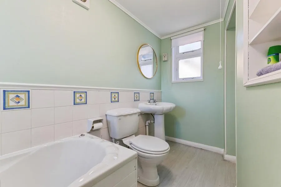 Brighton Road, Surbiton, KT6, photo 16
