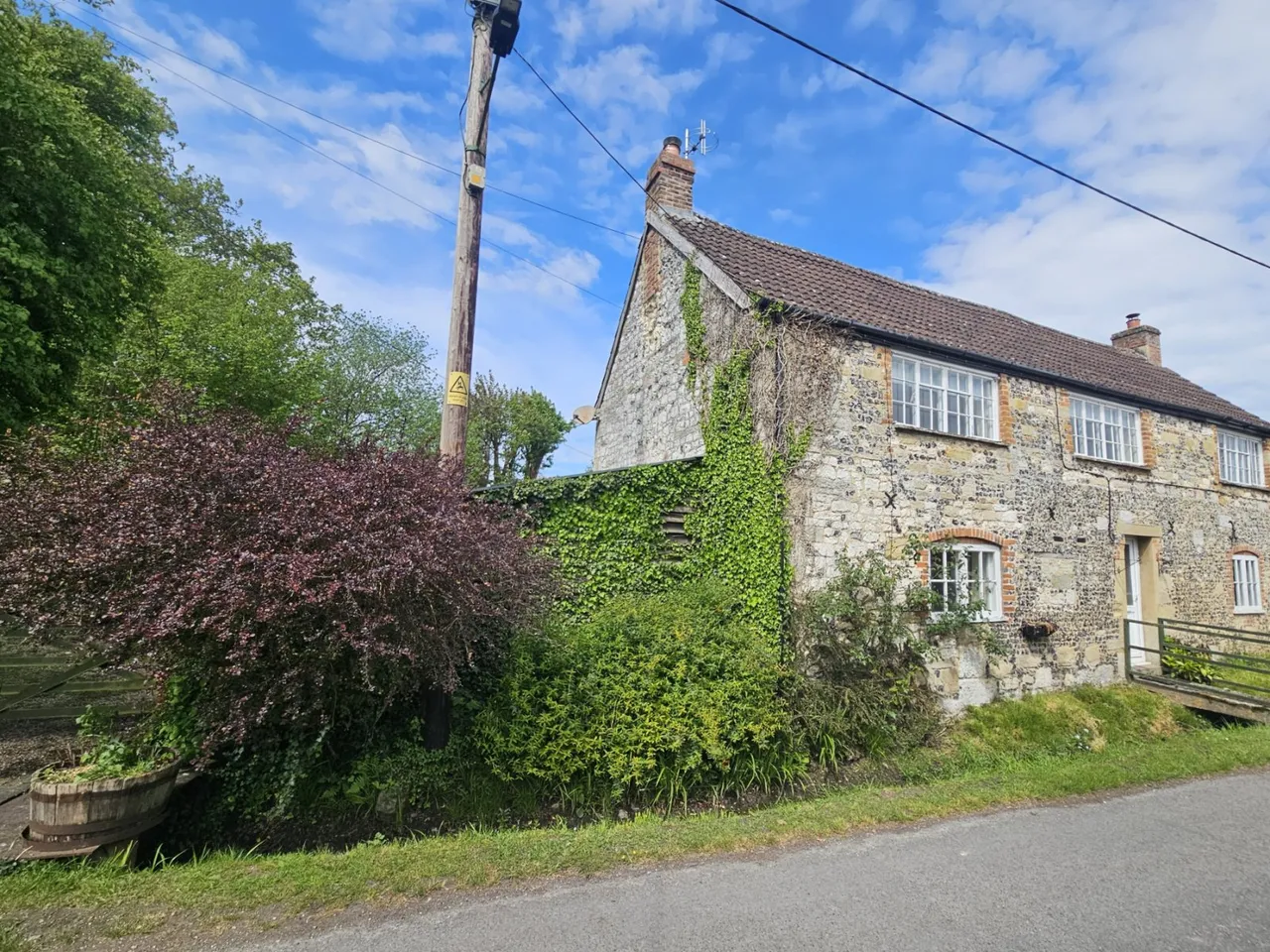 2 bed house for sale — Church Street, Winterbourne Stoke, Salisbury, Wiltshire, SP3 4SW
