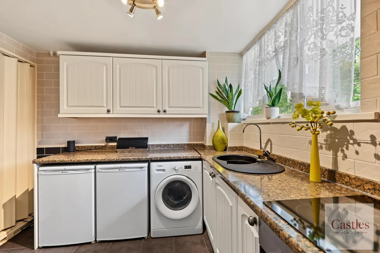 Exeter Road, Enfield, EN3, photo 16