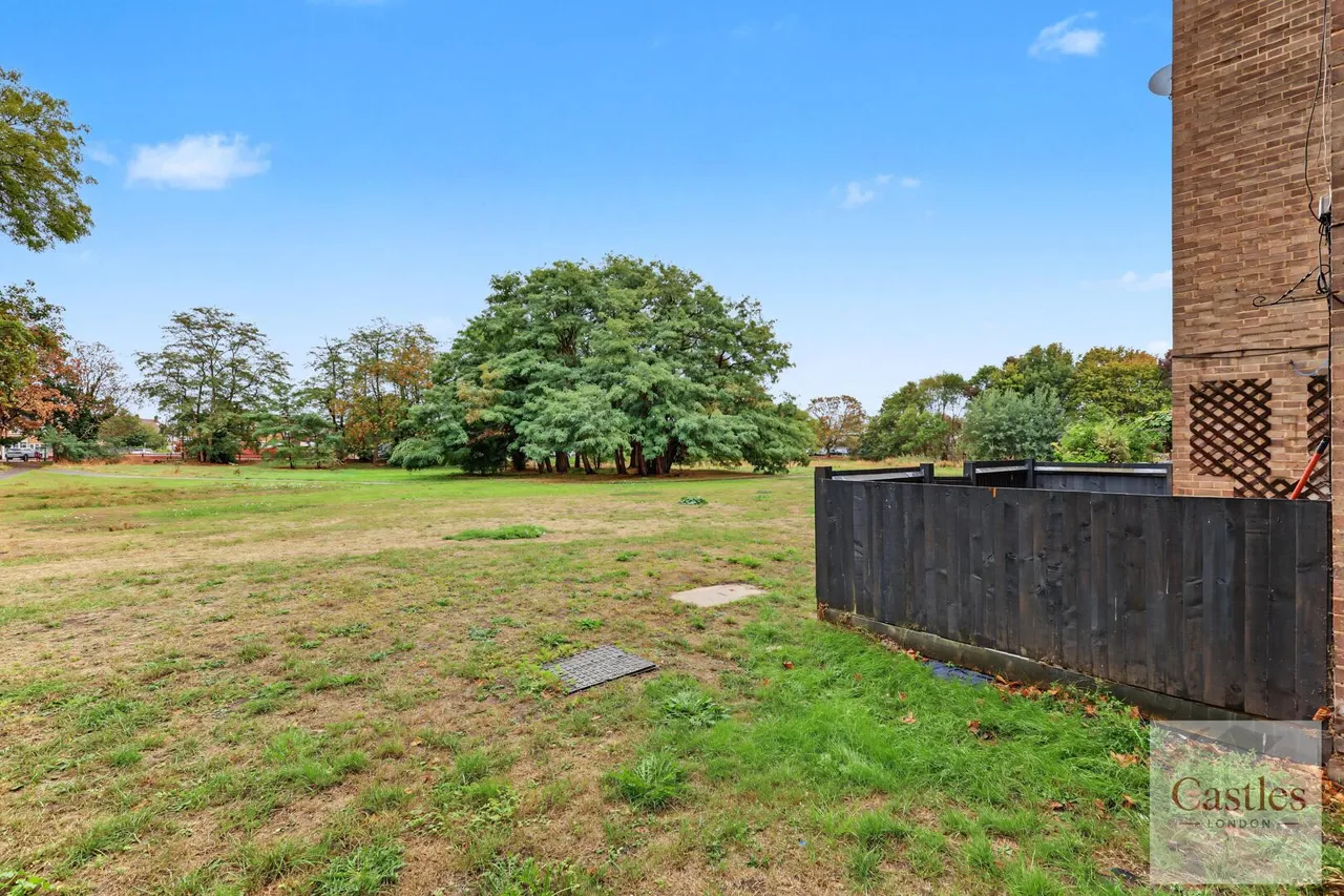 Exeter Road, Enfield, EN3, photo 18