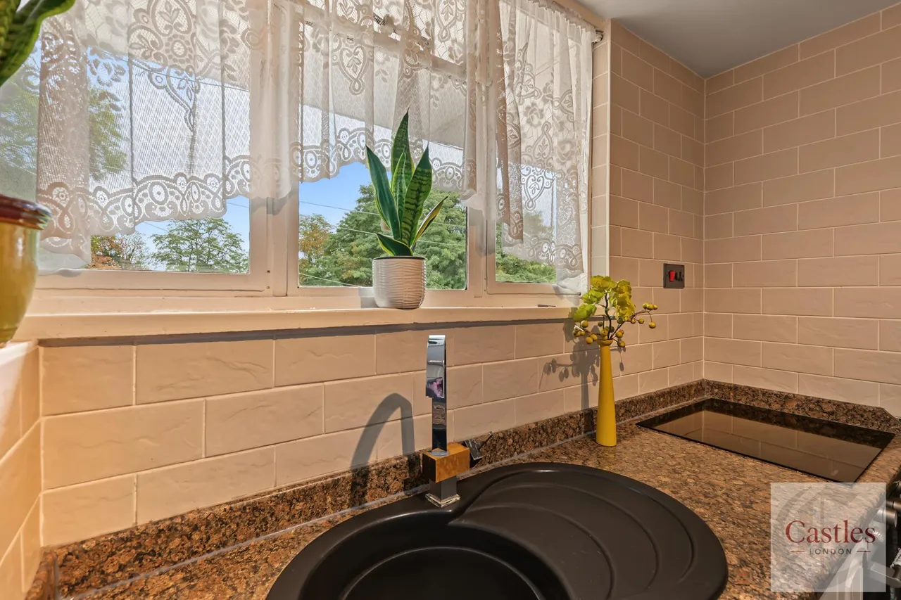 Exeter Road, Enfield, EN3, photo 15