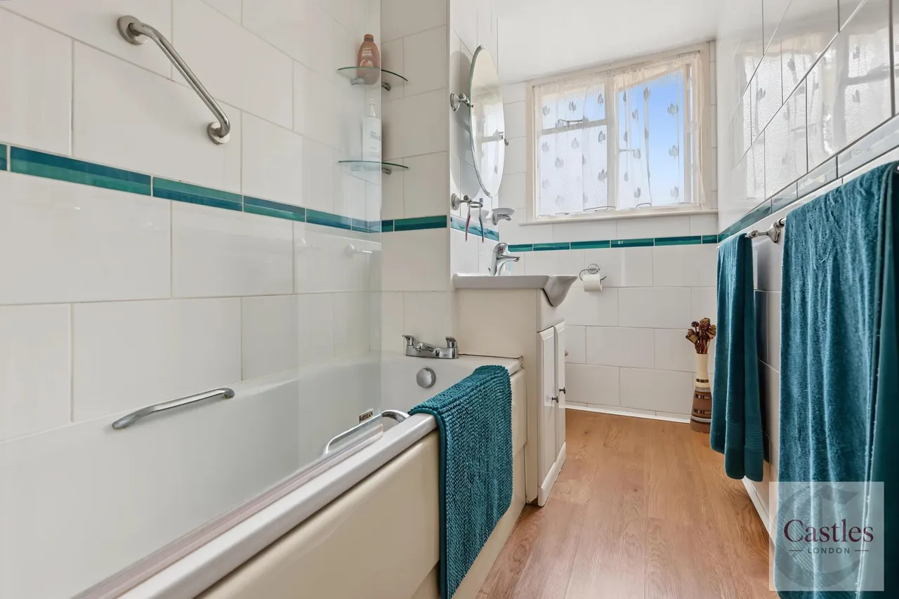 Exeter Road, Enfield, EN3, photo 13