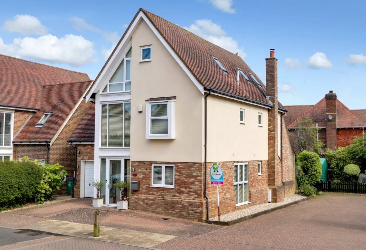 5 bed house for sale, Paxton Avenue, Hawkinge, CT18