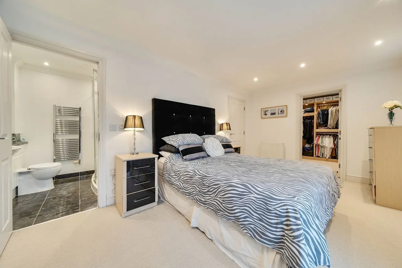 Paxton Avenue, Hawkinge, CT18, photo 11