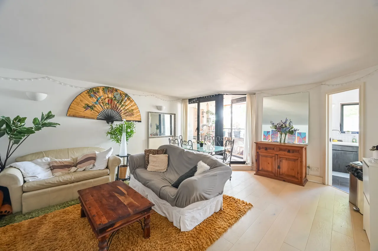 2 bed flat for sale — 8 Chart House, 6 Burrells Wharf Square, London