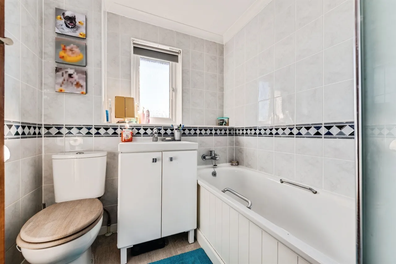 Ascham Road, Grange Park, SN5, photo 7