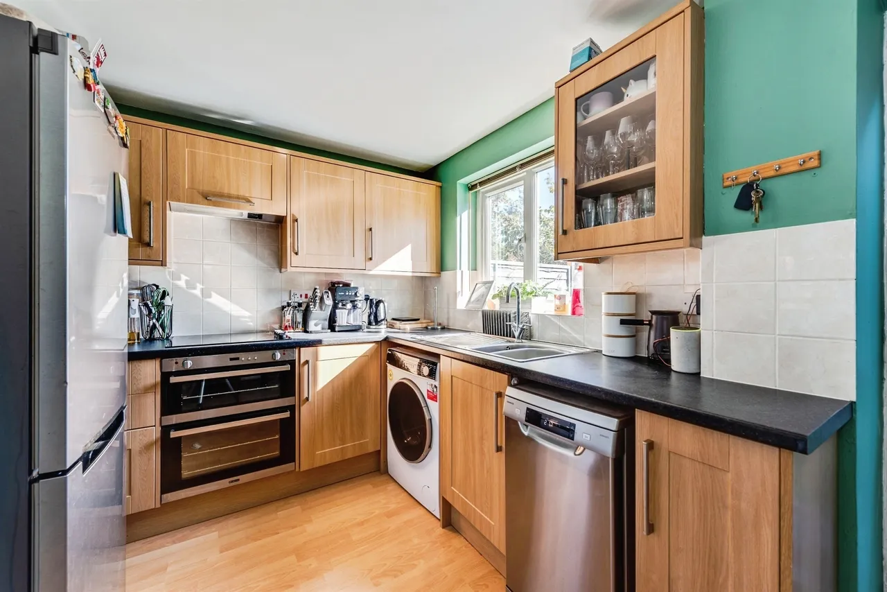Ascham Road, Grange Park, SN5, photo 2