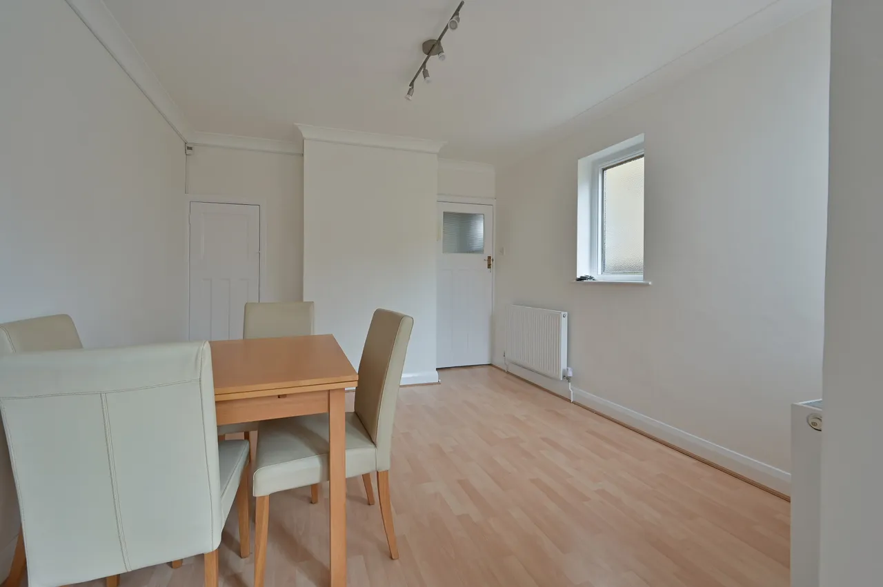 31 Ashdon Road, Bushey, photo 7