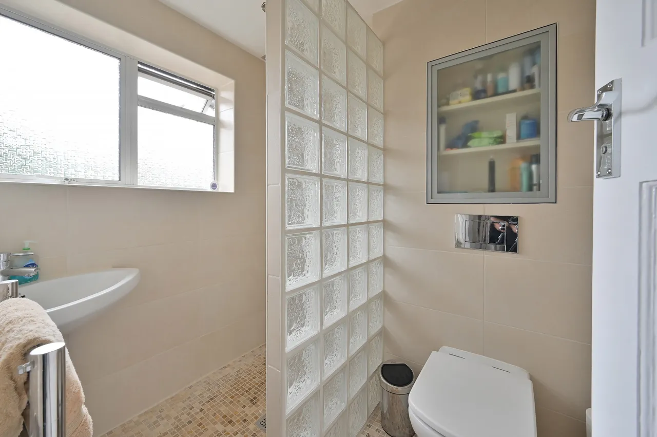 31 Ashdon Road, Bushey, photo 10