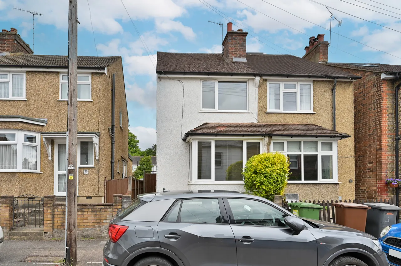 3 bed house for sale — 31 Ashdon Road, Bushey