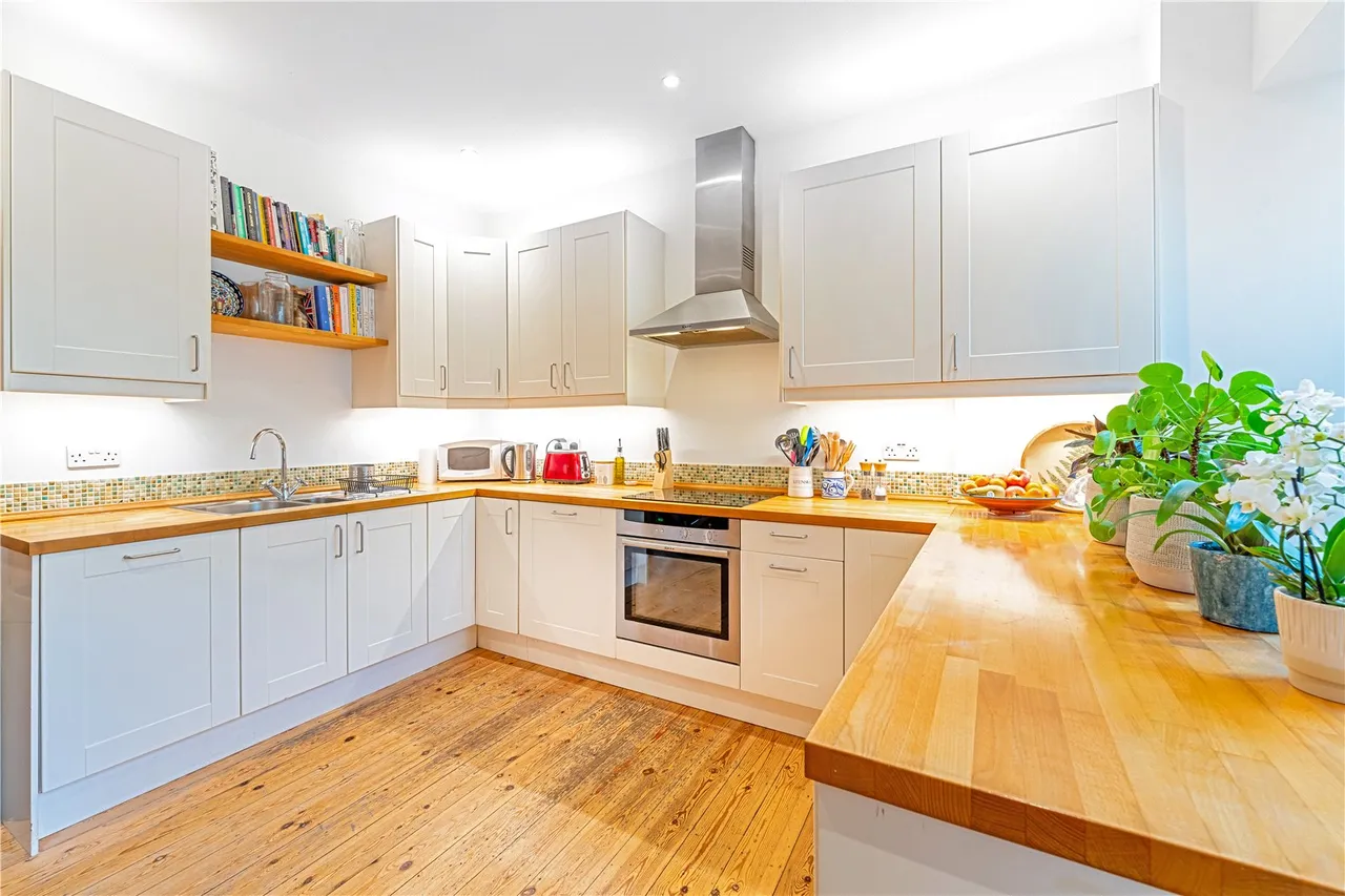 Wolsey Road, Hampton Hill, TW12 1QP, photo 3