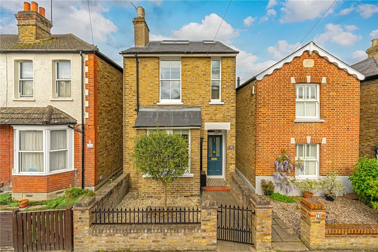 3 bed house for sale — Wolsey Road, Hampton Hill, TW12 1QP