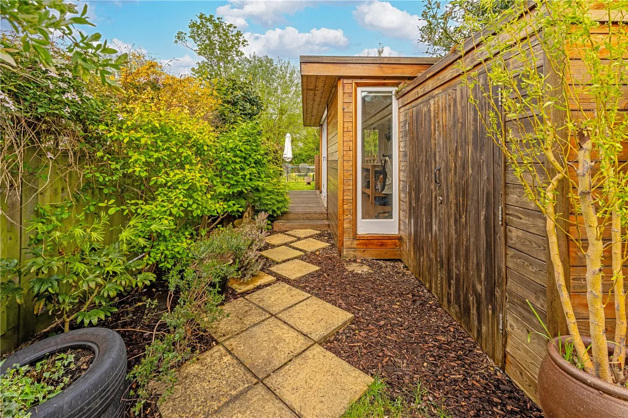 Wolsey Road, Hampton Hill, TW12 1QP, photo 14