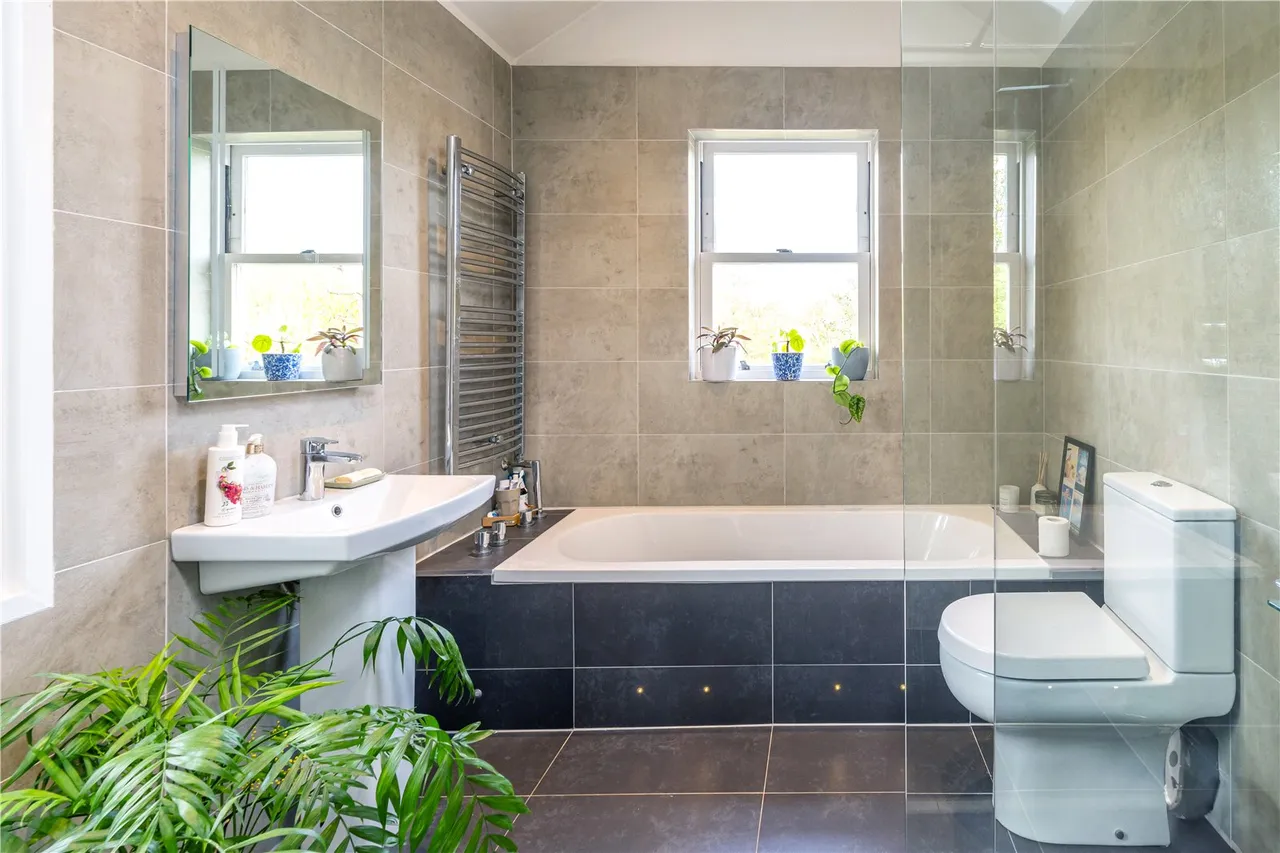 Wolsey Road, Hampton Hill, TW12 1QP, photo 11