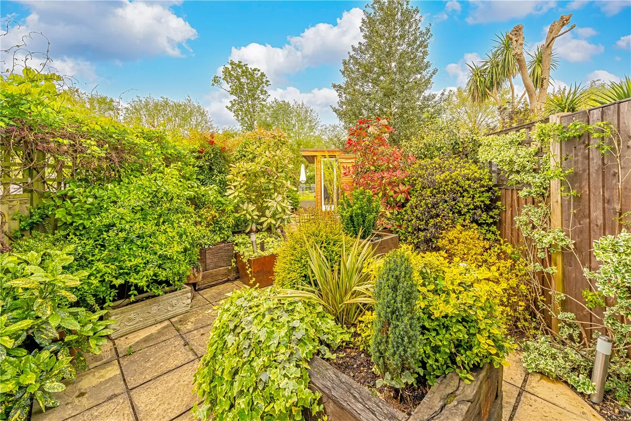 Wolsey Road, Hampton Hill, TW12 1QP, photo 13