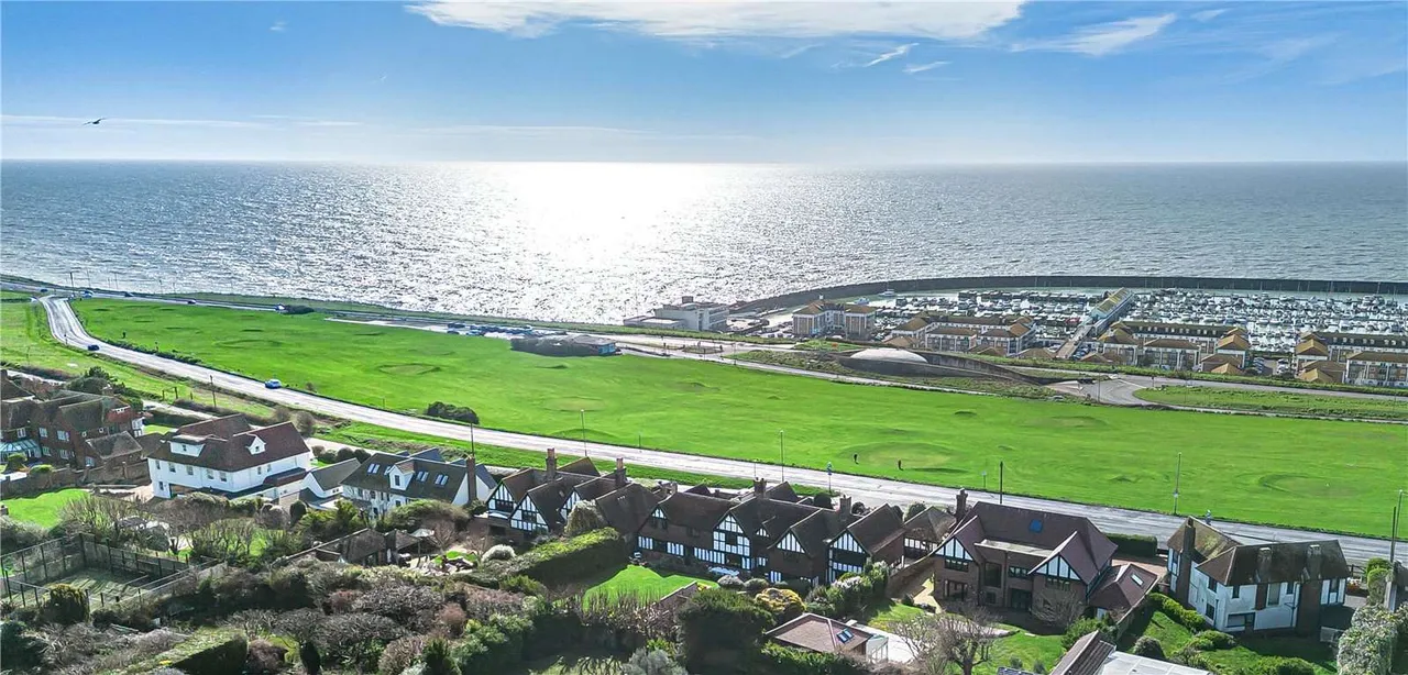 Roedean Way, Brighton, East Sussex, BN2 5RJ, photo 2